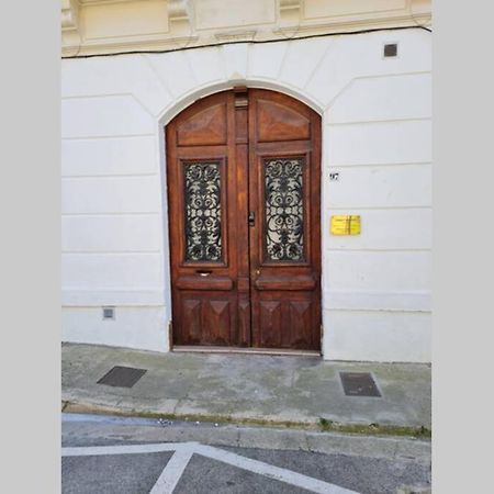 Appartement 70m2 avec jacuzzi privatif Salon-de-Provence Extérieur photo